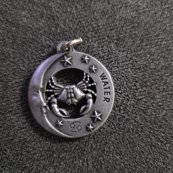 Cancer Zodiac Pendant - Picture 2 of 4